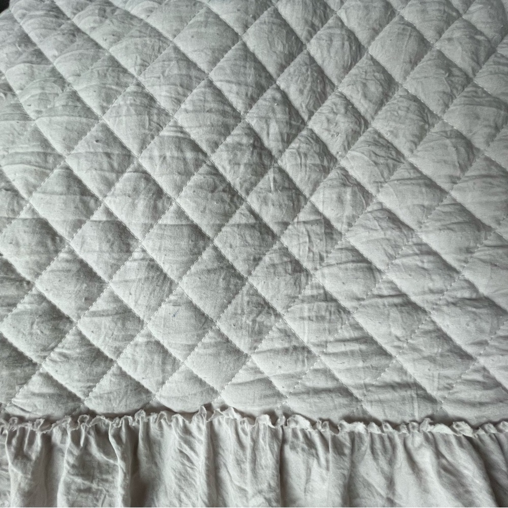 Diamond Ruffle Embroidered Shabby Chic 3 pc Queen Quilt Set - Picture 9 of 11